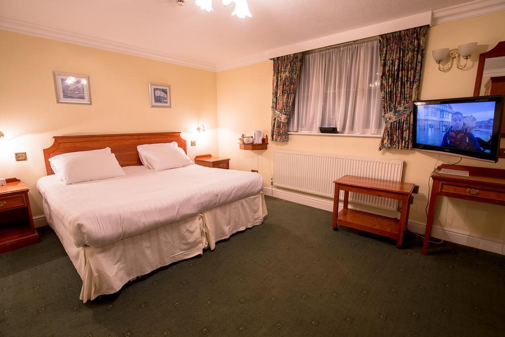 Harefield Manor Hotel Romford Exteriör bild