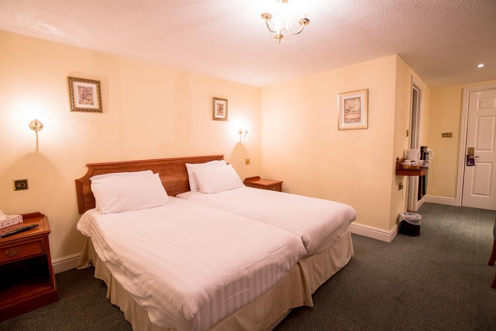 Harefield Manor Hotel Romford Exteriör bild