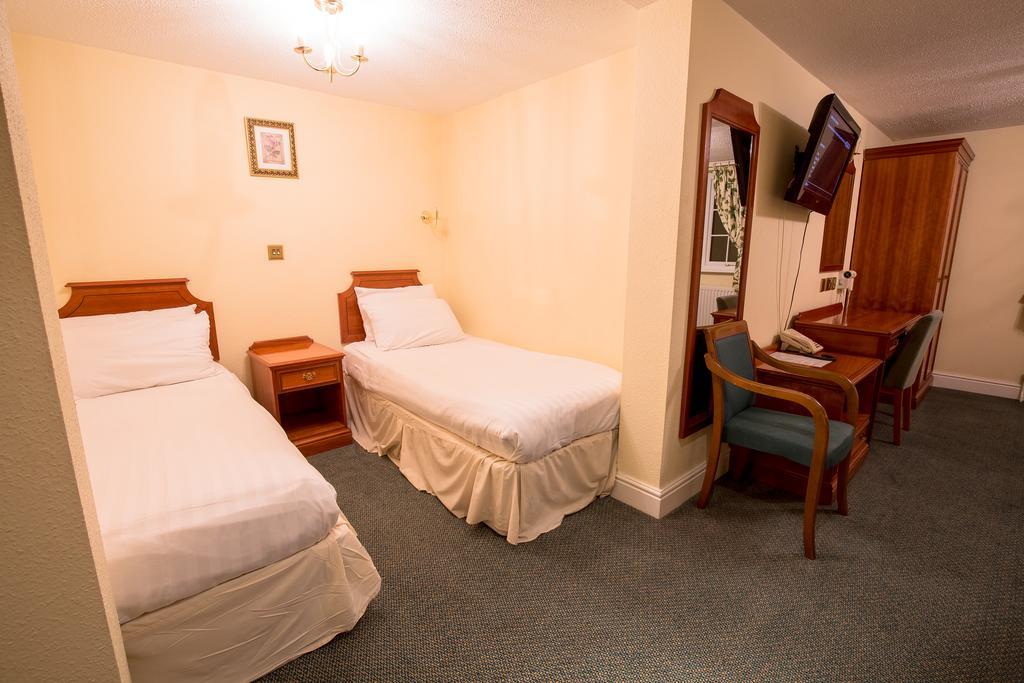 Harefield Manor Hotel Romford Exteriör bild